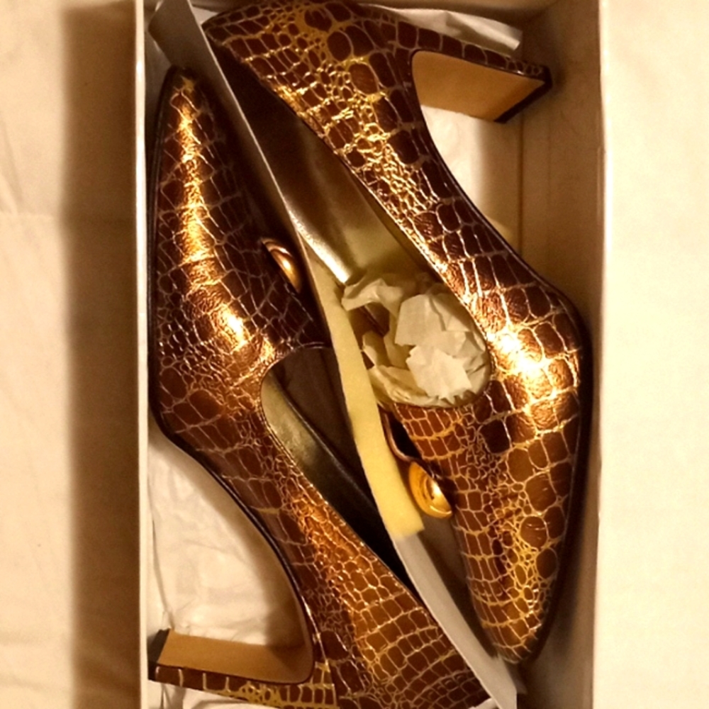 Size 9, Ruby Costablanca heels